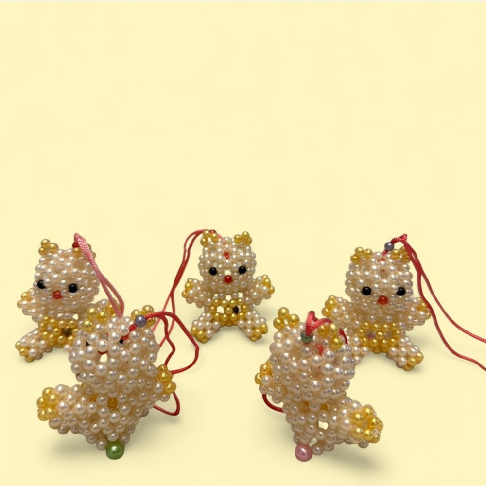 🎄 Pearl Beaded Bear Ornaments – 5-Piece Set (White & Gold)